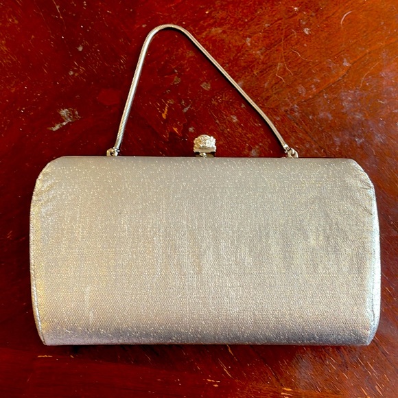 Vintage silver clutch with chain and clasp detail - Picture 1 of 7